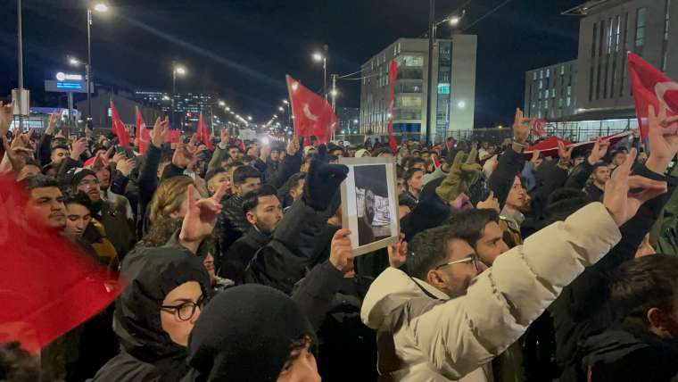 Sivas'ta Üniversite Öğrencilerinden Teröre Lanet Yürüyüşü: Şehitler Anısına Bir Araya Geldiler 4