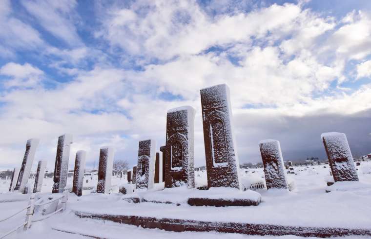 Ahlat Selçuklu Meydan Mezarlığı: Kar Altında Tarihi Güzelliğiyle Büyülüyor 10