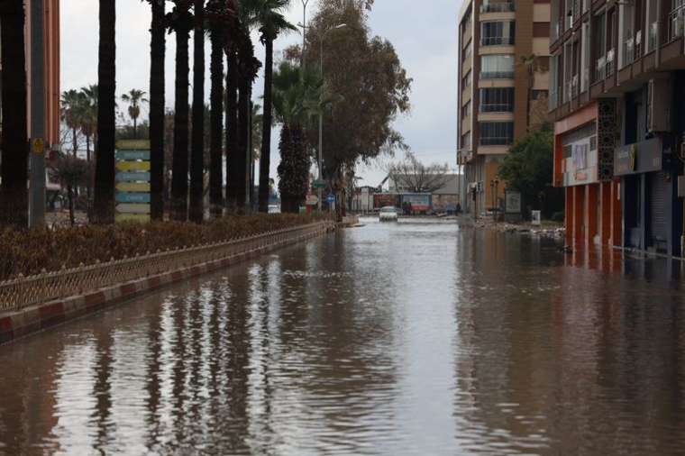 Hatay'ın İskenderun ilçesi sular altında kaldı 3