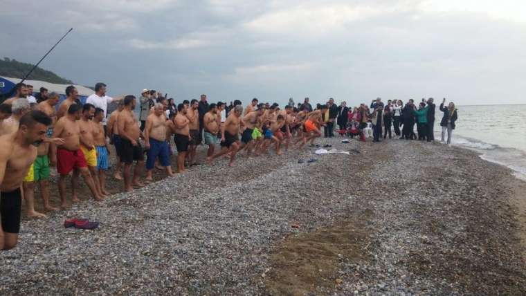 Mersin'de yılın ilk günü hem deniz hem kar keyfi! 3