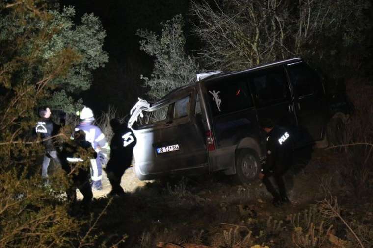 Denizli'de Transit Araç Şarampole Uçtu! 1 Ölü 1 Yaralı 2