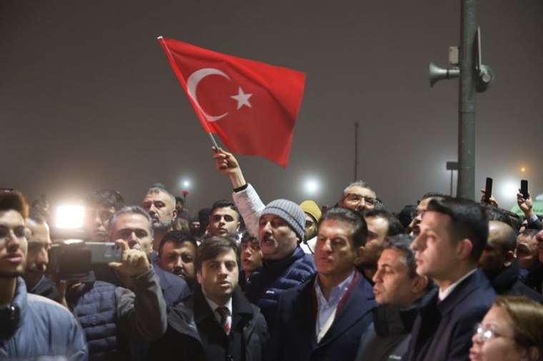 Asrın felaketinin 1. yılında Hatay'da sessiz yürüyüş 5