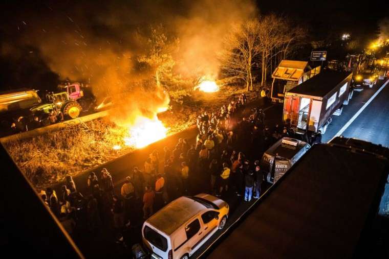 Avrupalı çiftçiler Belçika-Hollanda sınırını kapattı 3