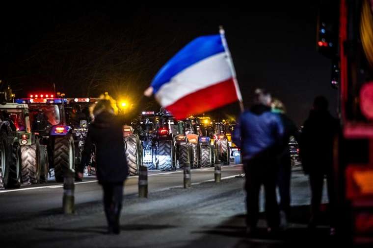 Avrupalı çiftçiler Belçika-Hollanda sınırını kapattı 2