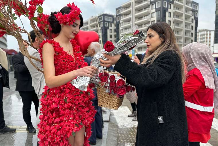 Sevgililer Günü İçin Özel Gelinlik Tasarladı! 9