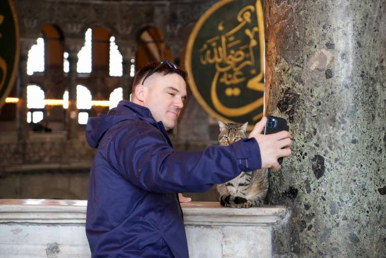 Ayasofya'nın Yeni 'Gli'si' Turistlerin İlgisini Çekiyor 1