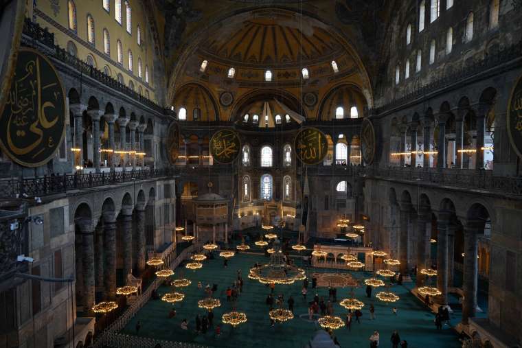 Ayasofya'nın Yeni 'Gli'si' Turistlerin İlgisini Çekiyor 7