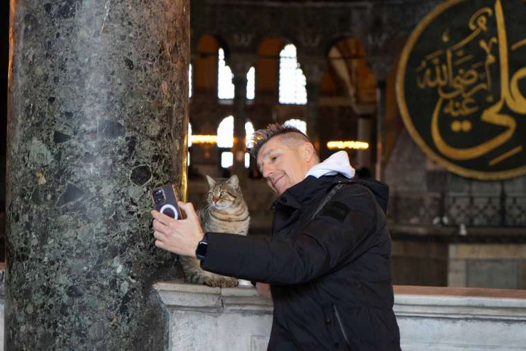 Ayasofya'nın Yeni 'Gli'si' Turistlerin İlgisini Çekiyor 4