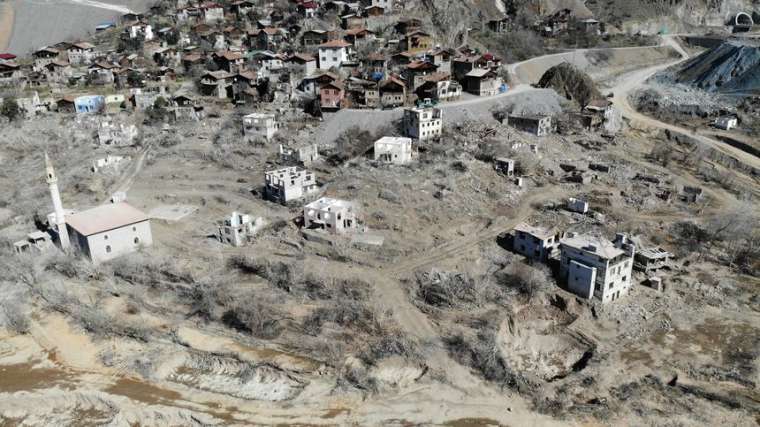 Yusufeli Barajı Tam Kapasiteyle Elektrik Üretimine Ulaştı: Çeltikdüzü Köyü Yeniden Görünür Hale Geldi 5