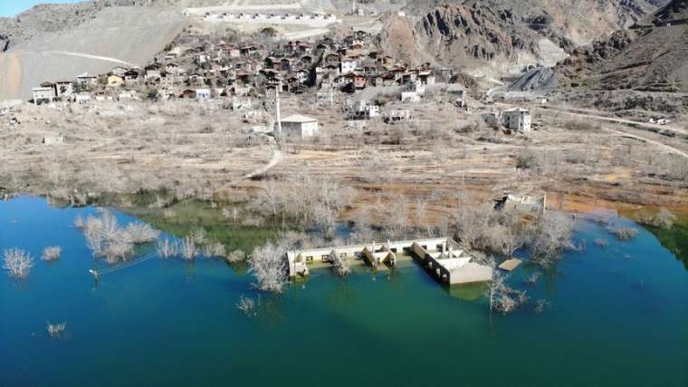 Yusufeli Barajı Tam Kapasiteyle Elektrik Üretimine Ulaştı: Çeltikdüzü Köyü Yeniden Görünür Hale Geldi 3