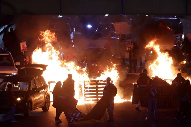 Tel Aviv'de Esir Protestosu: Göstericiler Yolları Kapattı Netanyahu Hükümetine Seçim Çağrısı 7