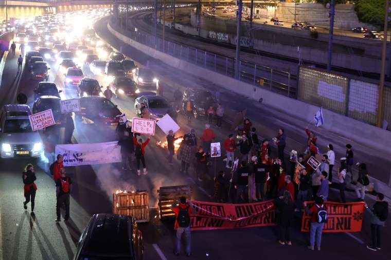 Tel Aviv'de Esir Protestosu: Göstericiler Yolları Kapattı Netanyahu Hükümetine Seçim Çağrısı 5