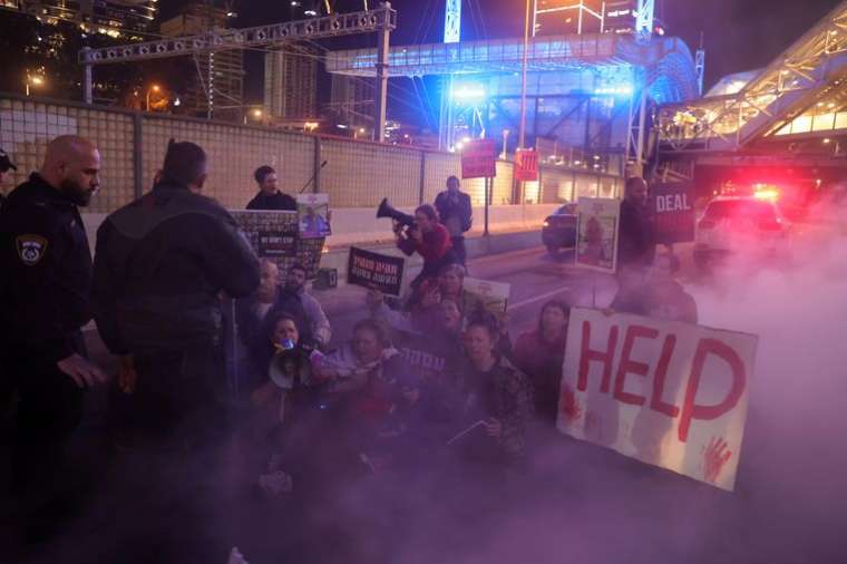 Tel Aviv'de Esir Protestosu: Göstericiler Yolları Kapattı Netanyahu Hükümetine Seçim Çağrısı 3