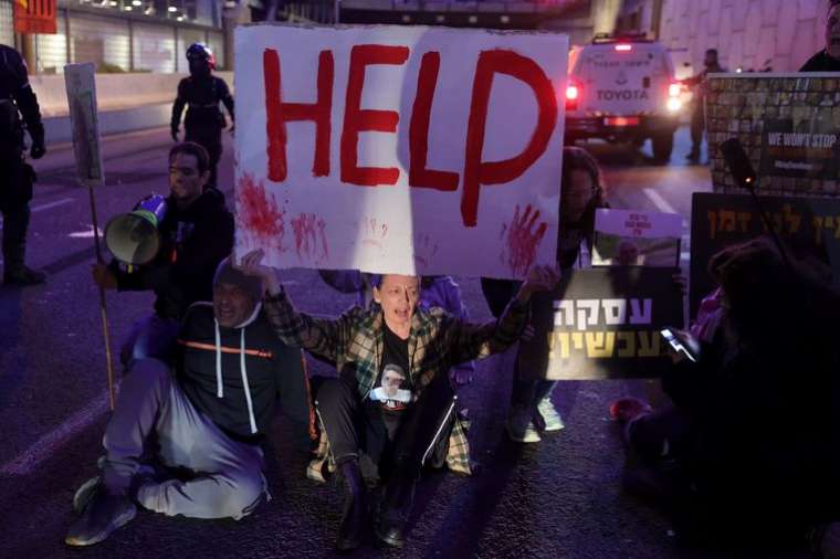 Tel Aviv'de Esir Protestosu: Göstericiler Yolları Kapattı Netanyahu Hükümetine Seçim Çağrısı 2