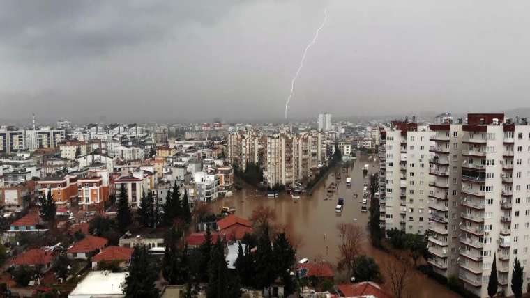 Antalya sulara teslim oldu 3