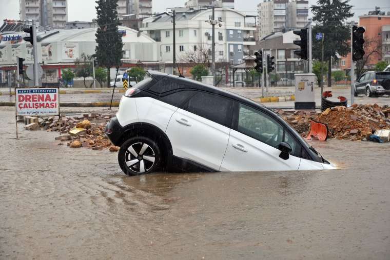 Antalya sulara teslim oldu 8