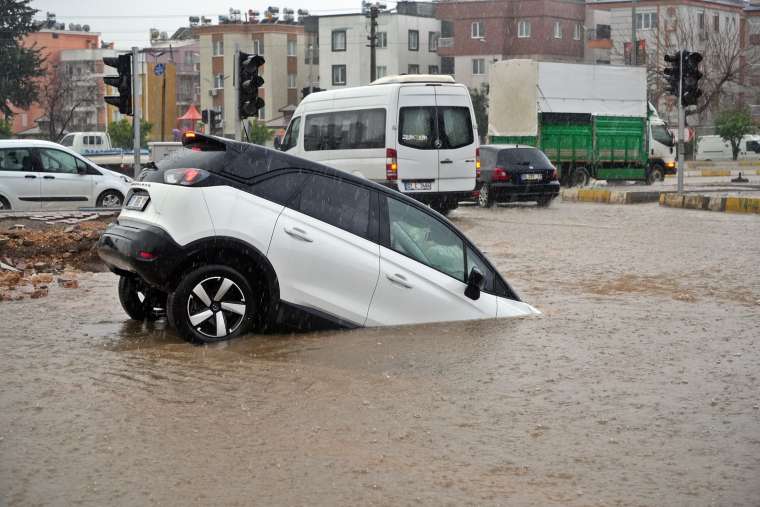 Antalya sulara teslim oldu 6