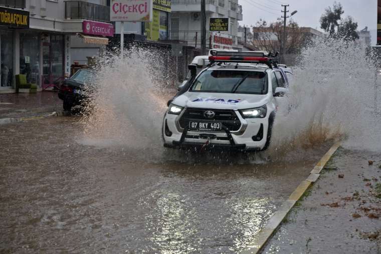 Antalya sulara teslim oldu 4