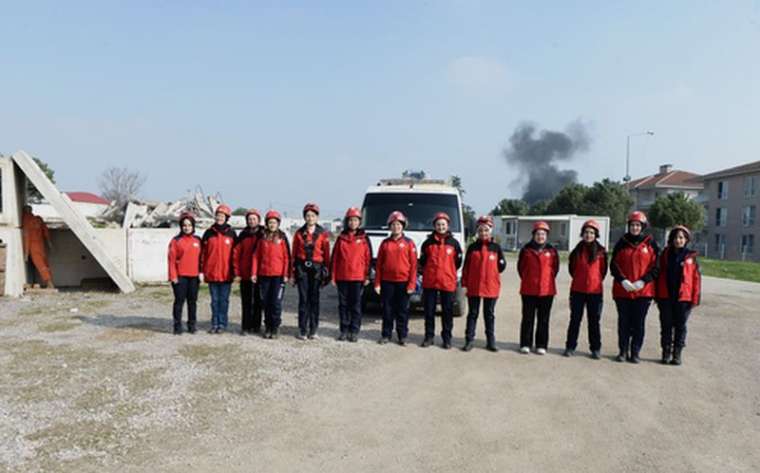 Kadın gönüllüler hem belediyede çalışıyor hem hayat kurtarıyorlar 7