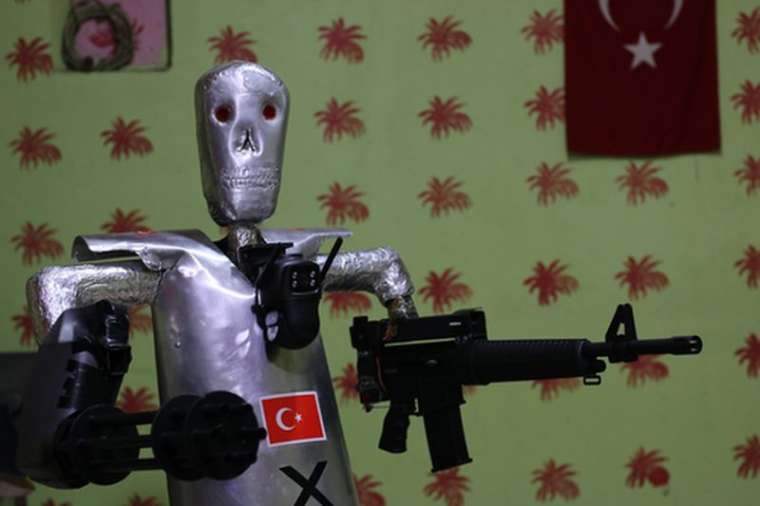 Siirtli mucitten yapay zeka destekli robot asker! Karşınızda XT 4