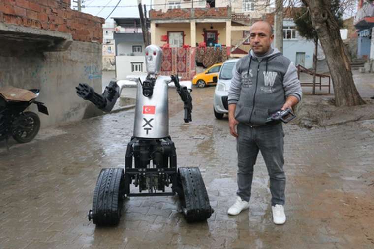 Siirtli mucitten yapay zeka destekli robot asker! Karşınızda XT 5