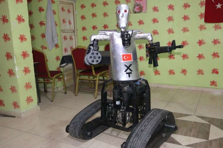 Siirtli mucitten yapay zeka destekli robot asker! Karşınızda XT 1