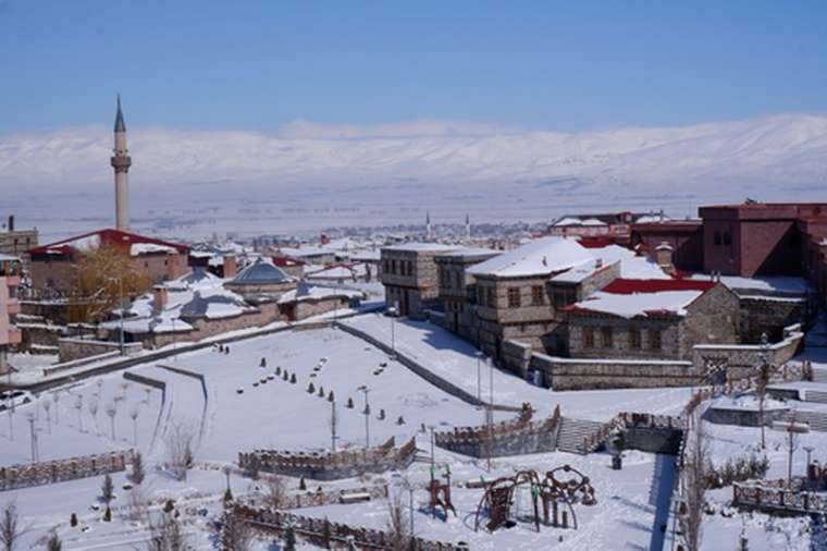 Meteoroloji'den kar ve çığ uyarısı! Şehir beyaza büründü 8