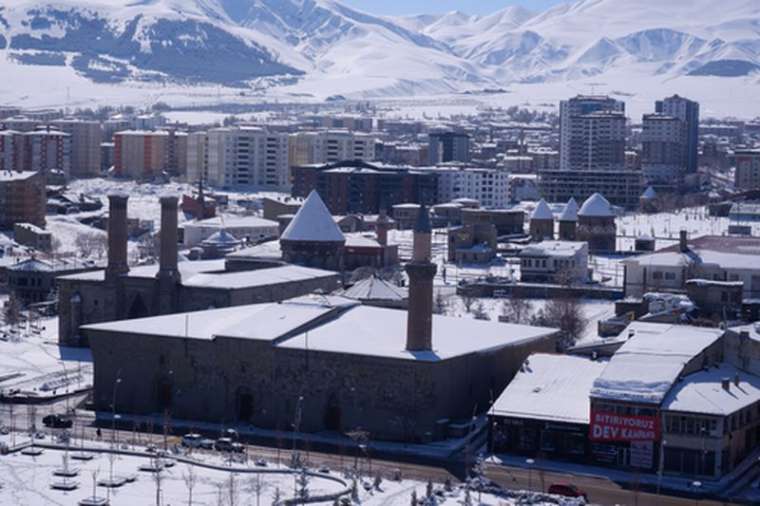 Meteoroloji'den kar ve çığ uyarısı! Şehir beyaza büründü 5