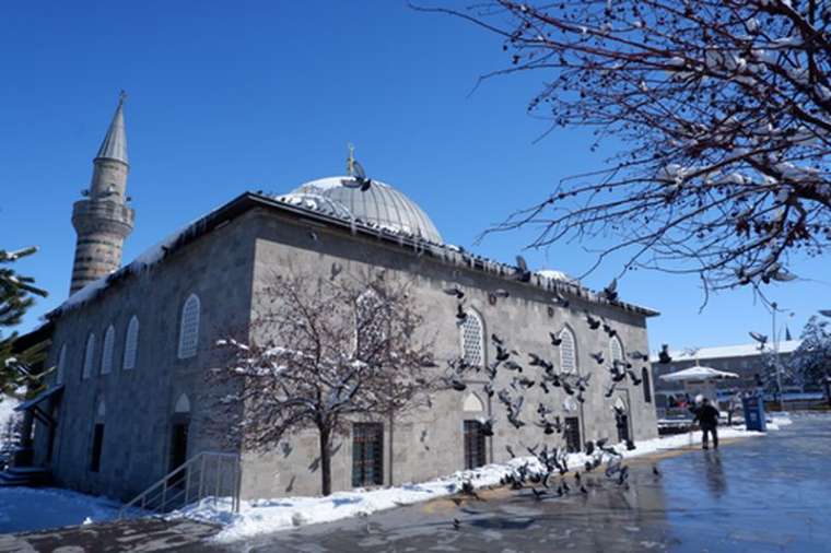 Meteoroloji'den kar ve çığ uyarısı! Şehir beyaza büründü 2