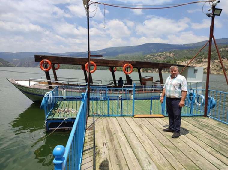 Barajda korkutan manzara! İskele metrelerce yukarıda kaldı 8