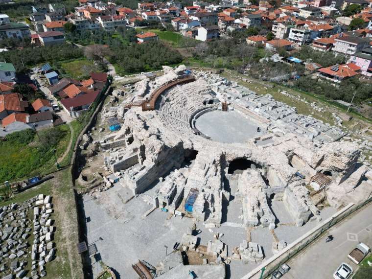 İznik Roma Tiyatrosu ve Tarihi Surlar Restorasyonla Turizme Açıldı 3