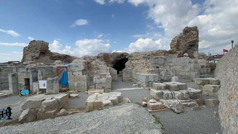 İznik Roma Tiyatrosu ve Tarihi Surlar Restorasyonla Turizme Açıldı 17