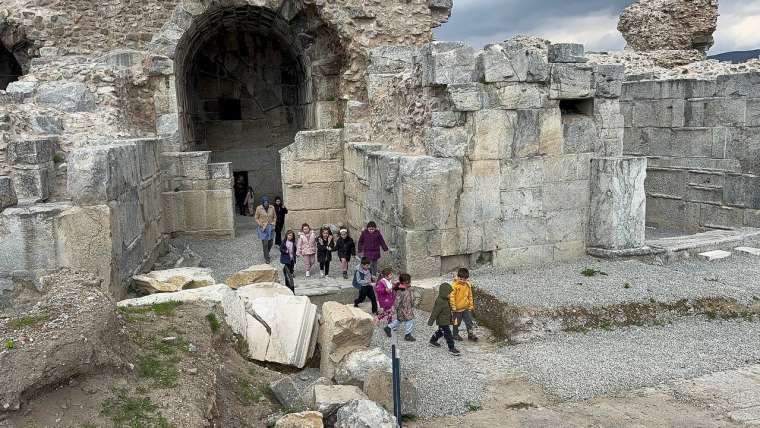 İznik Roma Tiyatrosu ve Tarihi Surlar Restorasyonla Turizme Açıldı 16