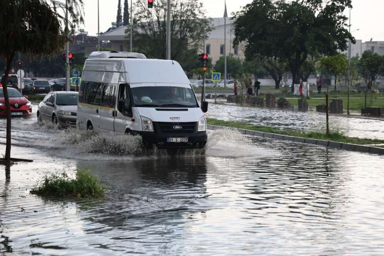 Adana'da sağanak ve dolu aniden bastırdı 8