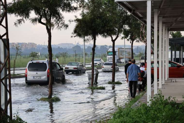 Adana'da sağanak ve dolu aniden bastırdı 7