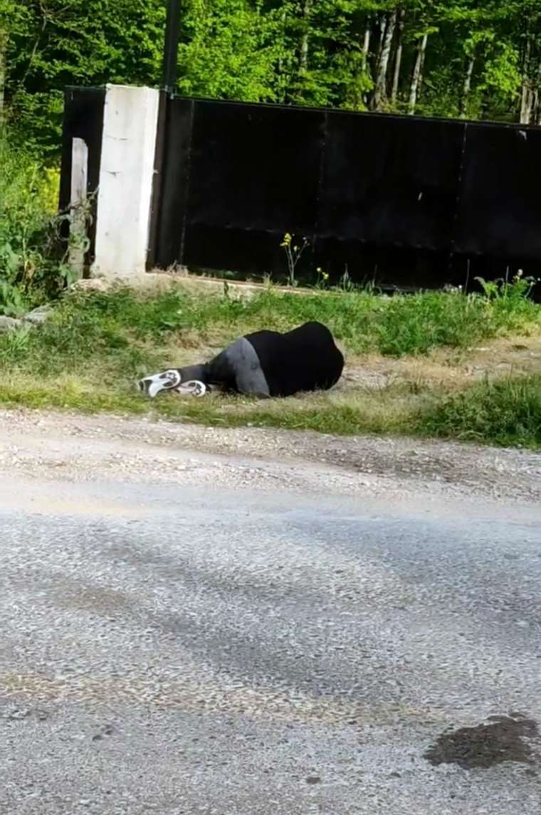 Aracı tarlaya uçan genç kendini tokatlamaya başladı 3