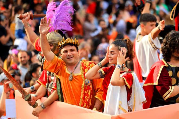 Böyle çok güzelsin Adana! Portakal Çiçeği Karnavalı kortejinden muhteşem görüntüler 14