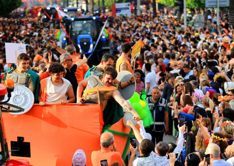 Böyle çok güzelsin Adana! Portakal Çiçeği Karnavalı kortejinden muhteşem görüntüler 11