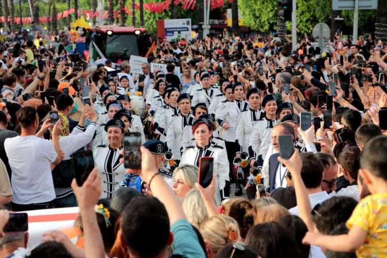 Böyle çok güzelsin Adana! Portakal Çiçeği Karnavalı kortejinden muhteşem görüntüler 7