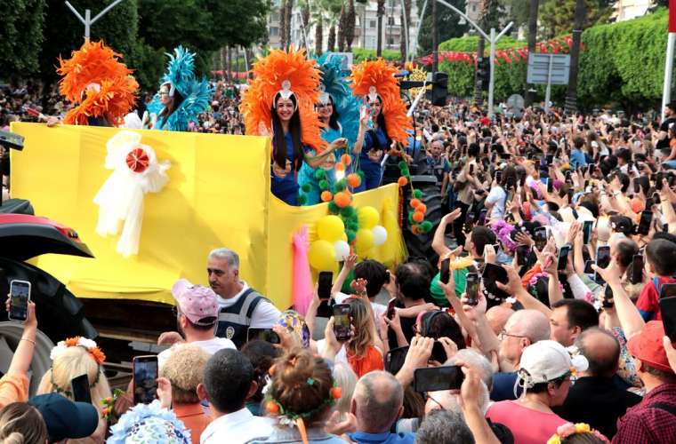 Böyle çok güzelsin Adana! Portakal Çiçeği Karnavalı kortejinden muhteşem görüntüler 1