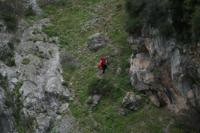 Manisa'nın Spil Dağı'nda Dere İçerisinde Erkek Ces*di Bulundu 4