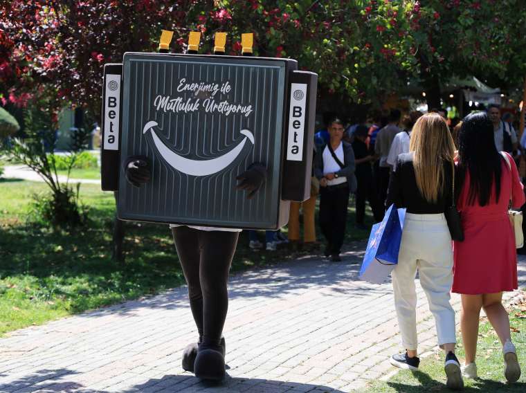 Adana'yı Saran Karnaval Heyecanına Vatandaşlar Akın Etti 6