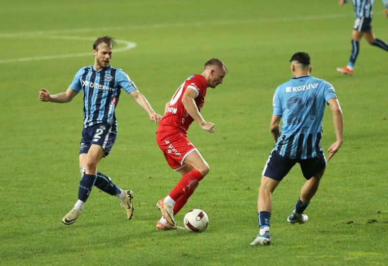 Antalyaspor Adana Demirspor'u son dakikalarda attığı golle yendi 11