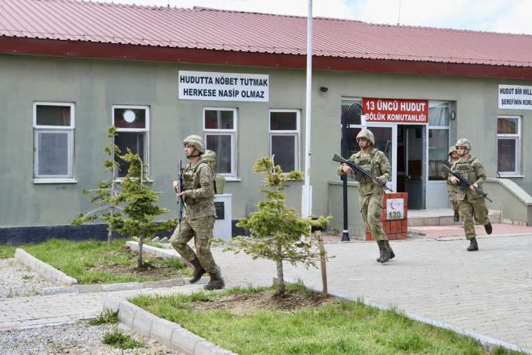 Hudut Kartalları bayramda da sınır nöbetinde 23