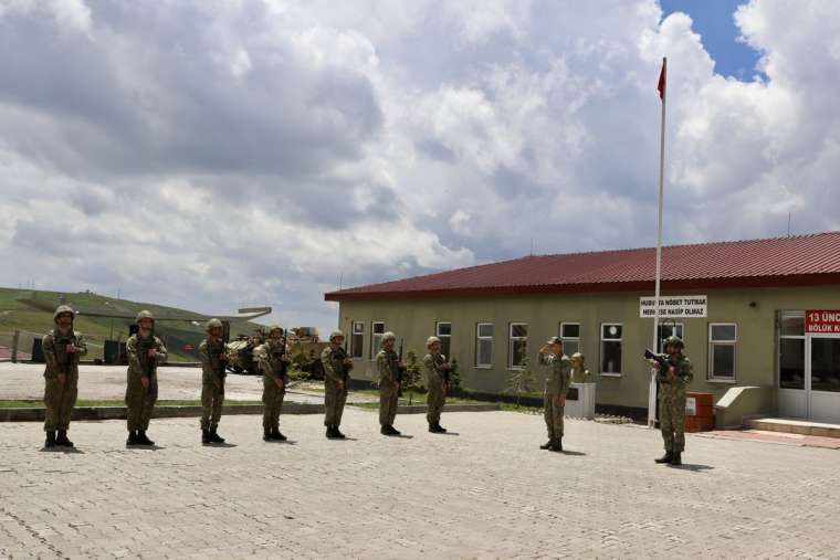 Hudut Kartalları bayramda da sınır nöbetinde 16