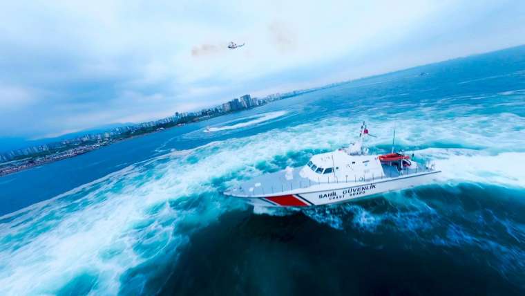 Mersin'de denize 1 kilometrelik Türk bayrağı açıldı 5