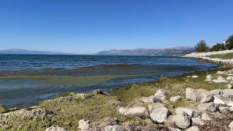 Eğirdir Gölü'nde su seviyesi 2 metre çekildi 6