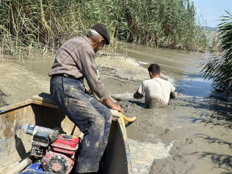 Mustafakemalpaşa’da Çiftçiler Su İçin Çamura Gömülüyor 5