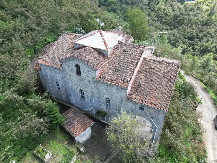 Yaklaşık bir asırdır cami olarak kullanılan tarihi kilise 4