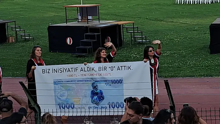 ODTÜ Mezuniyet töreninde pankartlar sosyal medyada gündem oldu! İşte o pankartlar 13